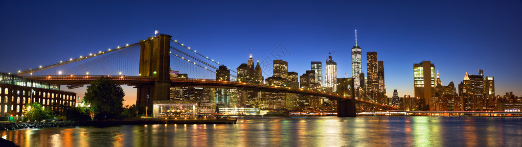 布鲁克林大桥全景与曼哈顿天图片