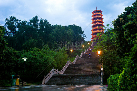 深圳红花山公园内的宝塔图片