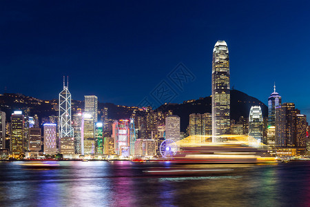 香港市晚上有照明的图片
