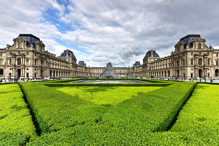 卢浮宫博物馆是世界上最大的博物馆图片