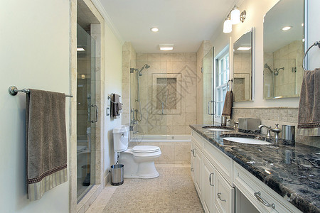 带玻璃淋浴的现代家居主浴室图片