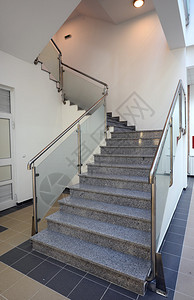 现代楼梯和大厅办公大楼内背景图片
