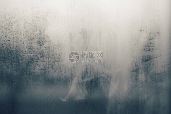 浓雾玻璃上雨滴的古老音调图像带梯度的图片