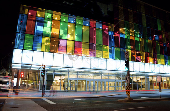 这座现代化色彩缤纷的建筑位于加拿大魁北克省蒙图片