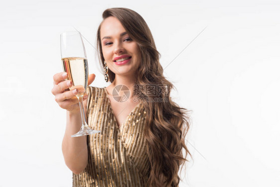 有魅力的女士露出一玻璃香槟图片