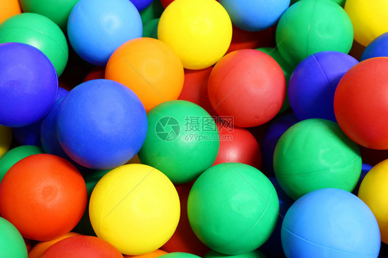 塑料彩色球有非常生动的颜图片