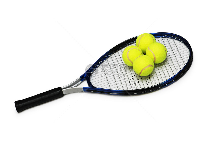 网球拍和四个球上白色孤立图片