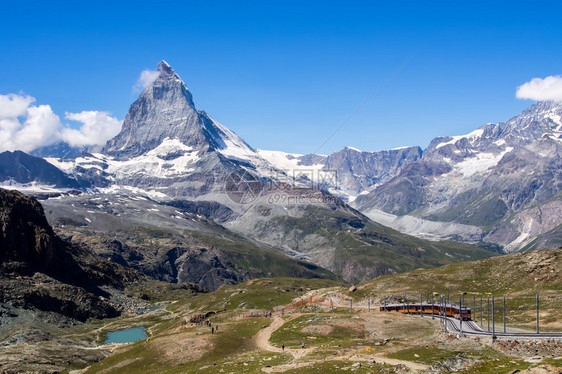 有火车的马特宏峰顶瑞士图片