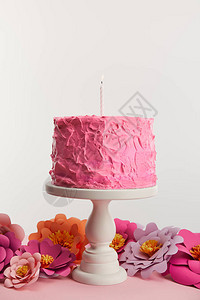 甜美的粉红生日蛋糕图片