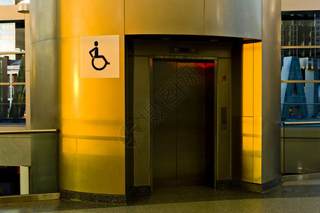 残疾人电梯图片