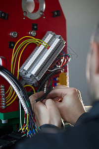 电动工程师劳动力用电线转换和测试设备图片