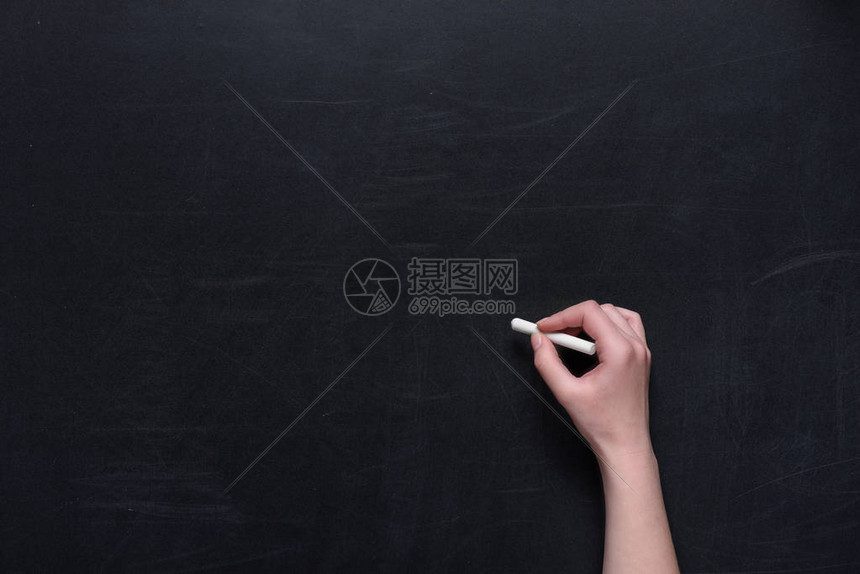 人的手在黑色板上用粉笔写字高清图片下载-正版图片502939822-摄图网