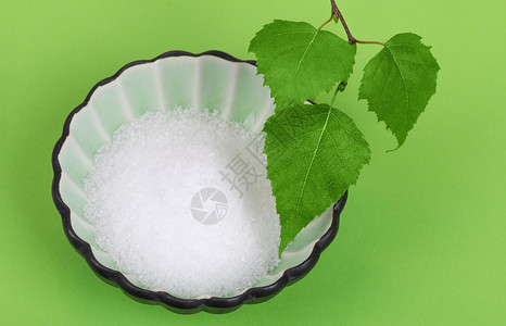 白瓷碗中的木糖醇桦木糖图片