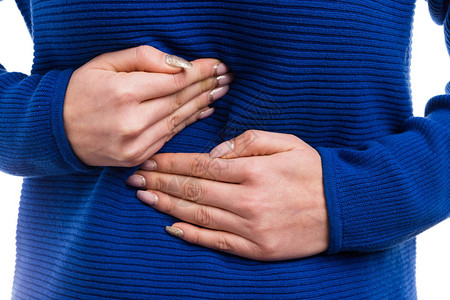 女手按腹部疼痛作为消化不良胃炎疾病作为胃痛概念在白色背景图片
