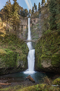 俄勒冈州Columbia峡谷的MultnomahFalls在图片