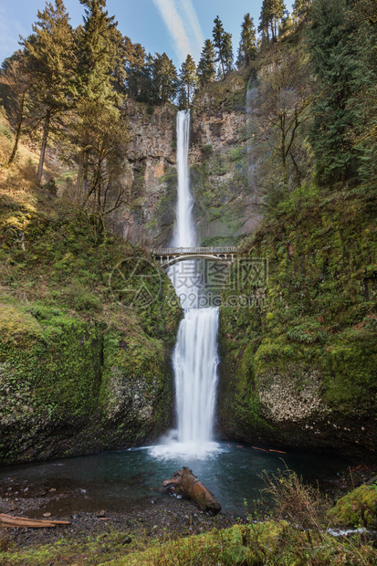 俄勒冈州Columbia峡谷的MultnomahFalls在图片