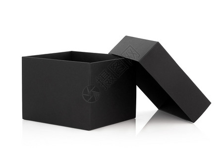 带盖的黑色纸板箱盖在白色上图片