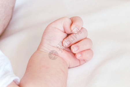 新生婴儿手图片