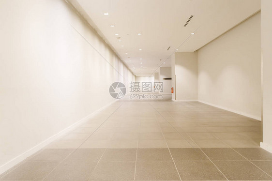 现代办公室的空走廊图片