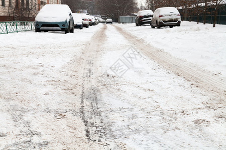 俄罗斯莫科住宅区冬季寒雪路图片