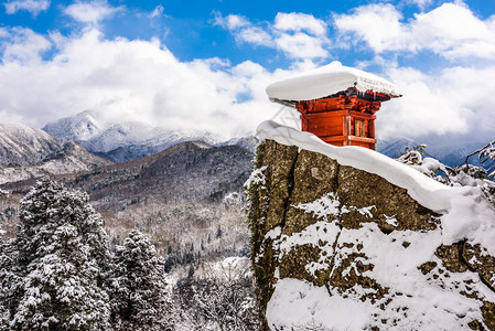 日本山田冬季在山寺的图片