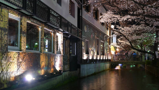 京都市街头夜景图片