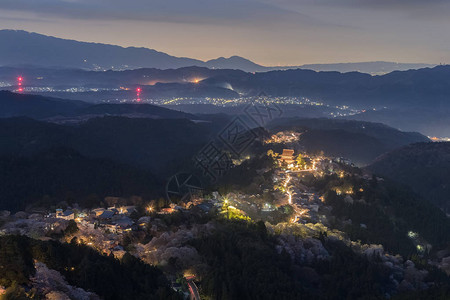 吉野山的夜晚景色图片
