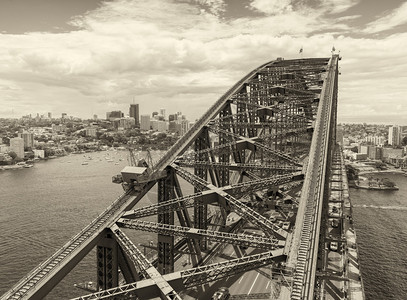 有桥的悉尼港区从上方查看澳大利亚图片