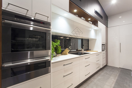 新的LED点亮现代厨房图片