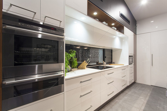 新的LED点亮现代厨房图片