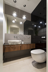 黑白风格的现代豪华卫生间图片