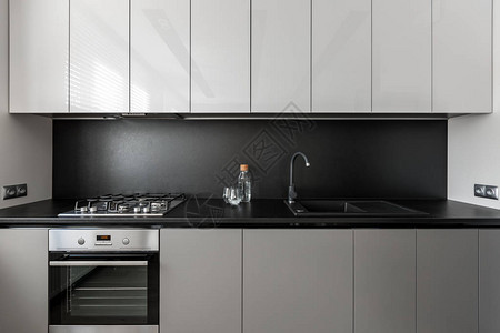 现代厨房设备黑白黑背景图片