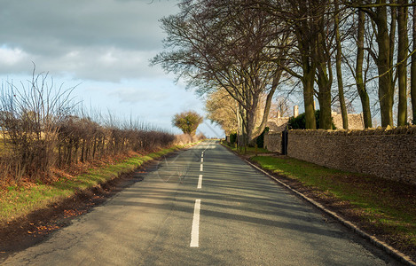 冬天的英国乡村道路图片