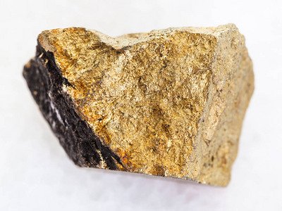 俄罗斯乌拉尔山脉斯维尔德洛夫斯克地区Safyanovskoe矿的天然矿物岩石标本宏观拍摄图片