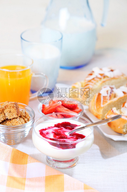 健康早餐或零食配有酸奶磅蛋图片