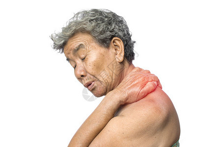 老太婆对肩部和颈部的伤痛感到非常焦虑在白色背景背景图片