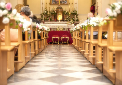 教堂用鲜花结婚图片