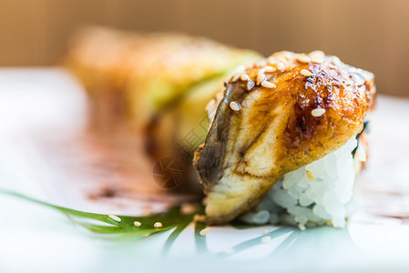 鳗鱼寿司卷maki日本食品图片