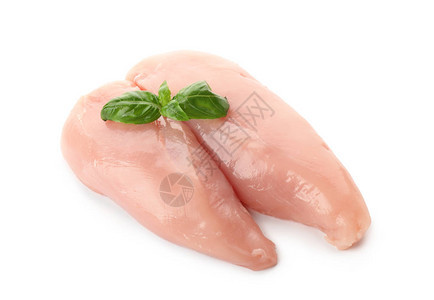 白色背景上的生鸡肉片新鲜肉制品图片