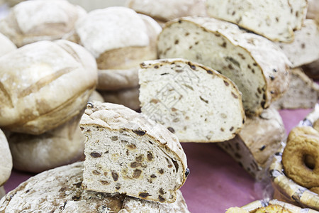 市场中的个体食品面包,典型图片