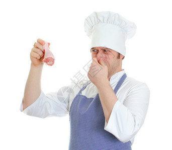厨师拿着腐烂的鸡腿孤立在白色图片