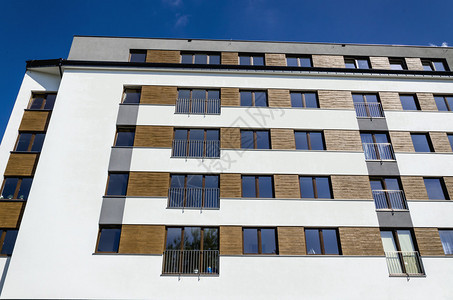 现代木门面公寓的建筑背景图片