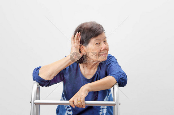 亚洲年长妇女听力丧图片
