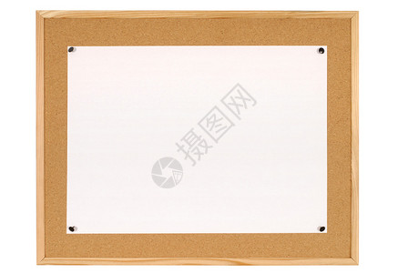 软木通知或公告板与木框架和白色背景上孤立的大张普通白背景图片