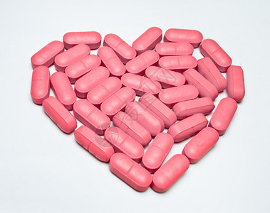 粉色药片如心形装配的能够用到爱的维图片