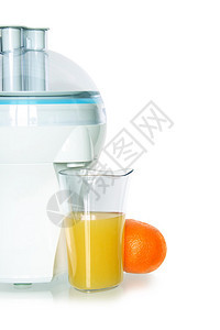 现代电动果汁机和橙汁杯以白色背景与图片