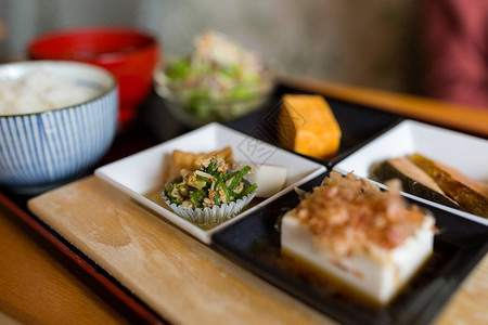 日本餐厅的日本开胃菜图片