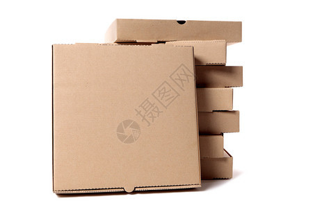 堆叠着浅棕色披萨盒一个前方的柜子图片
