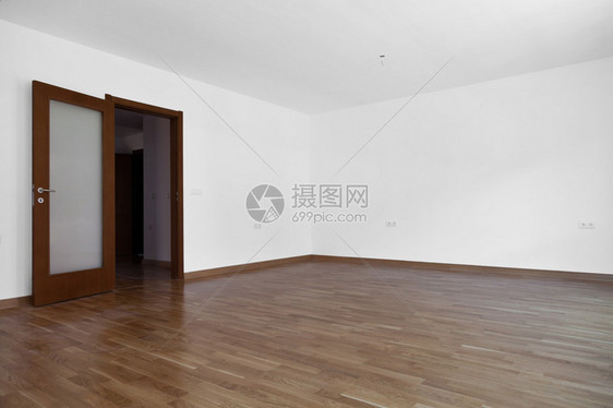 有门和白墙的空房间图片