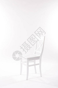 空光室里的一把白色木椅背景图片